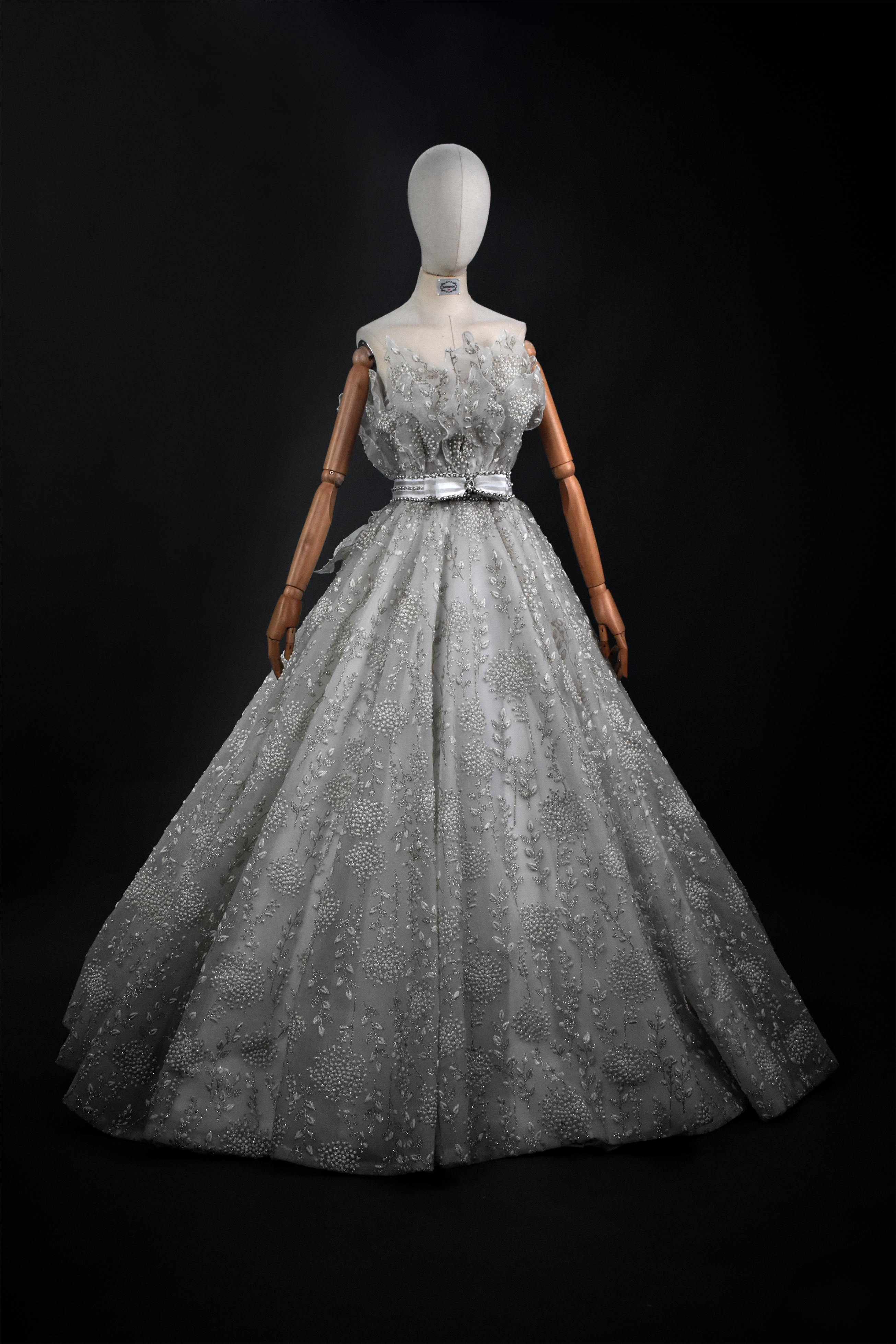 2404005 - OFF WHITE LACE BALLGOWN