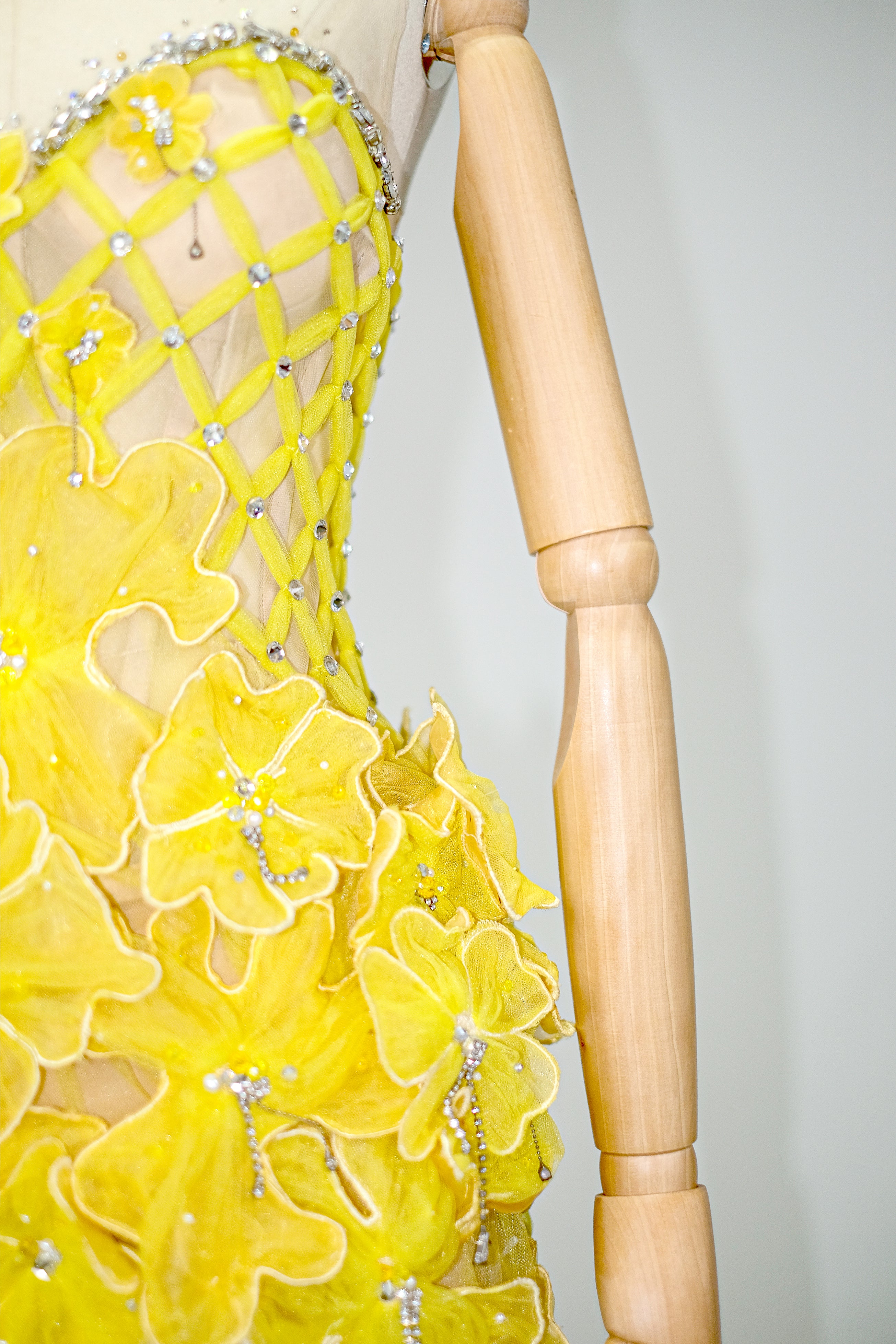 2405023 - YELLOW TULLE FLOWER