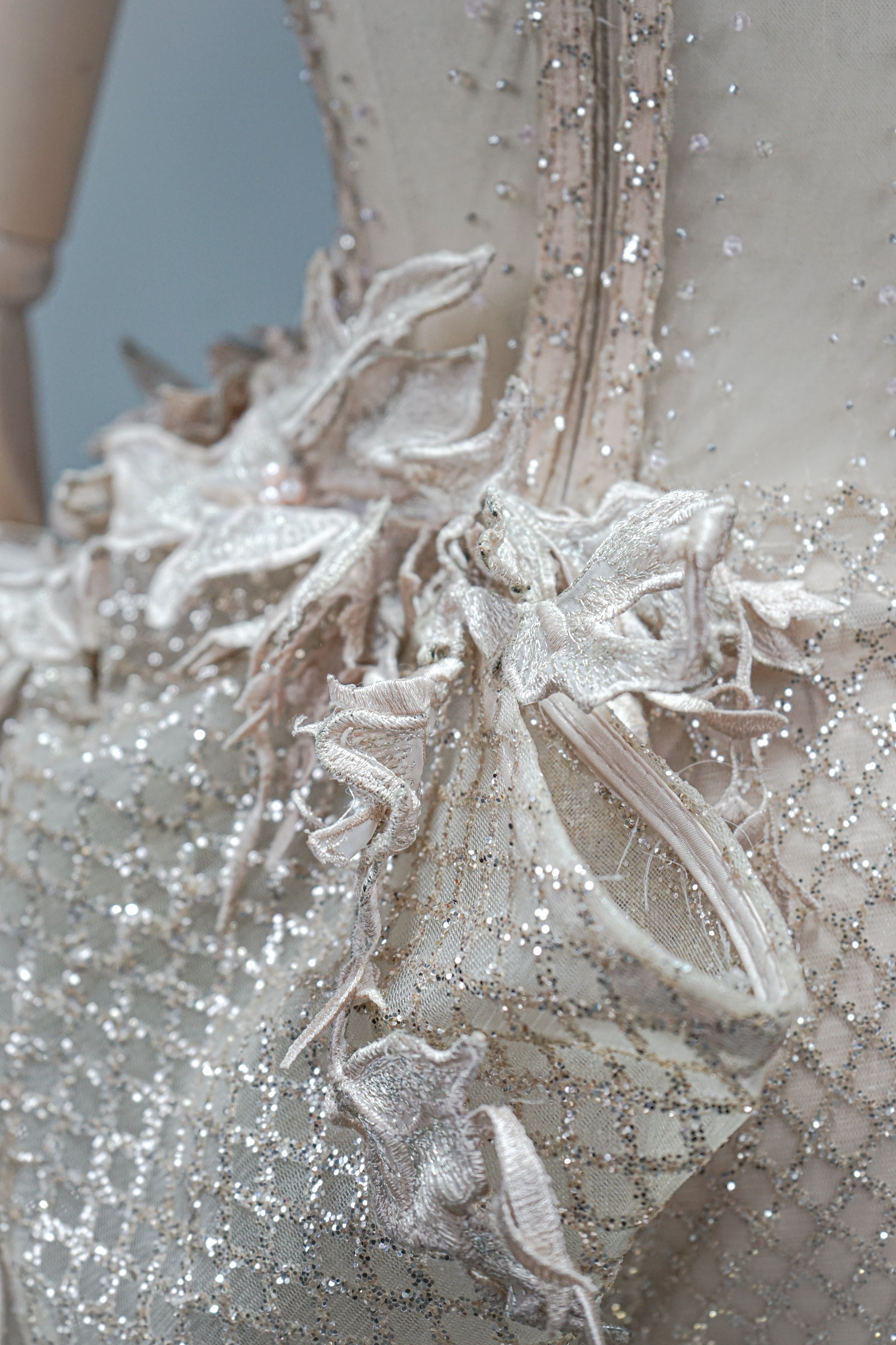 2411017 - GOLD GLITTER EMBROIDERY