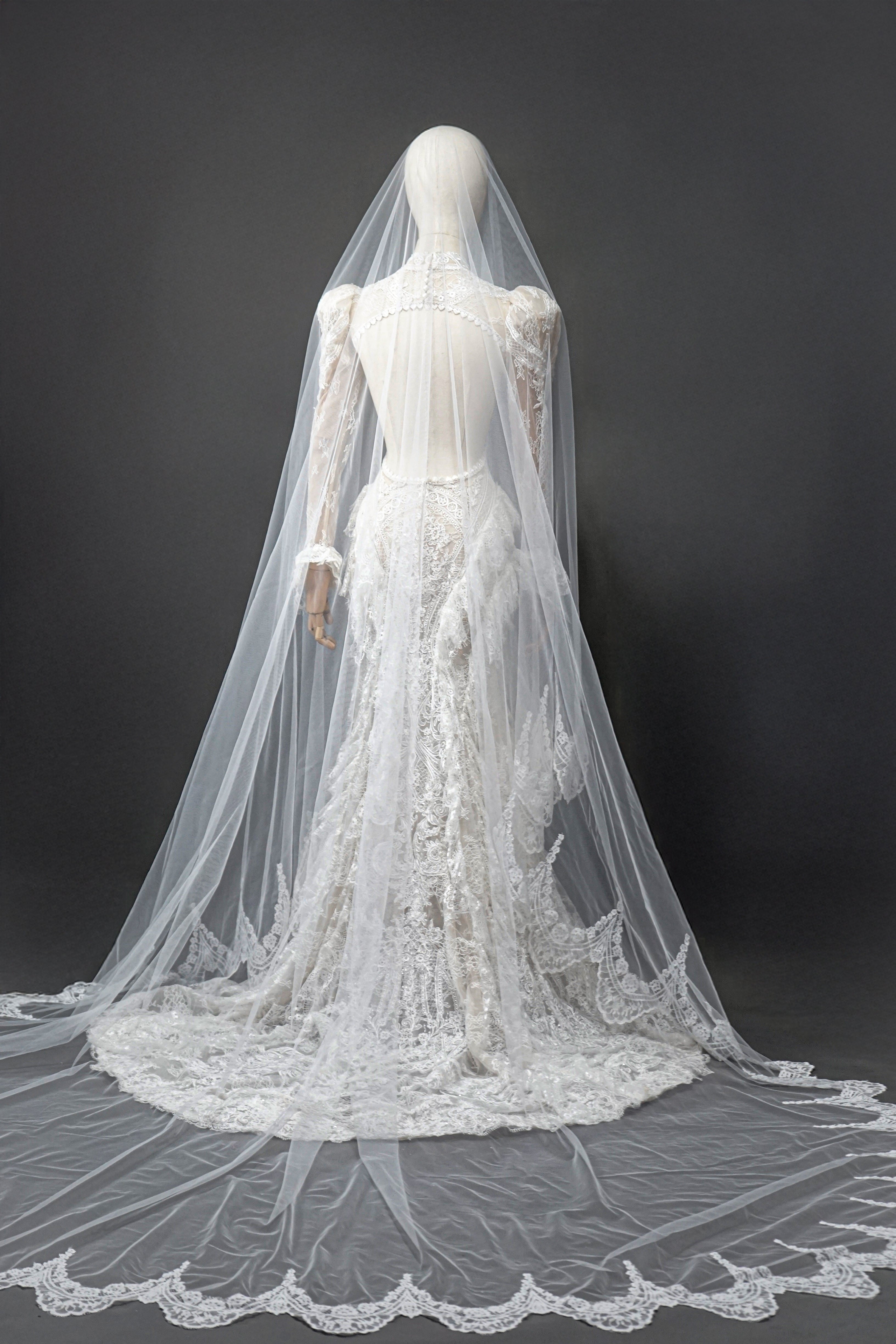2411018 - OFF WHITE TULLE BROCADE